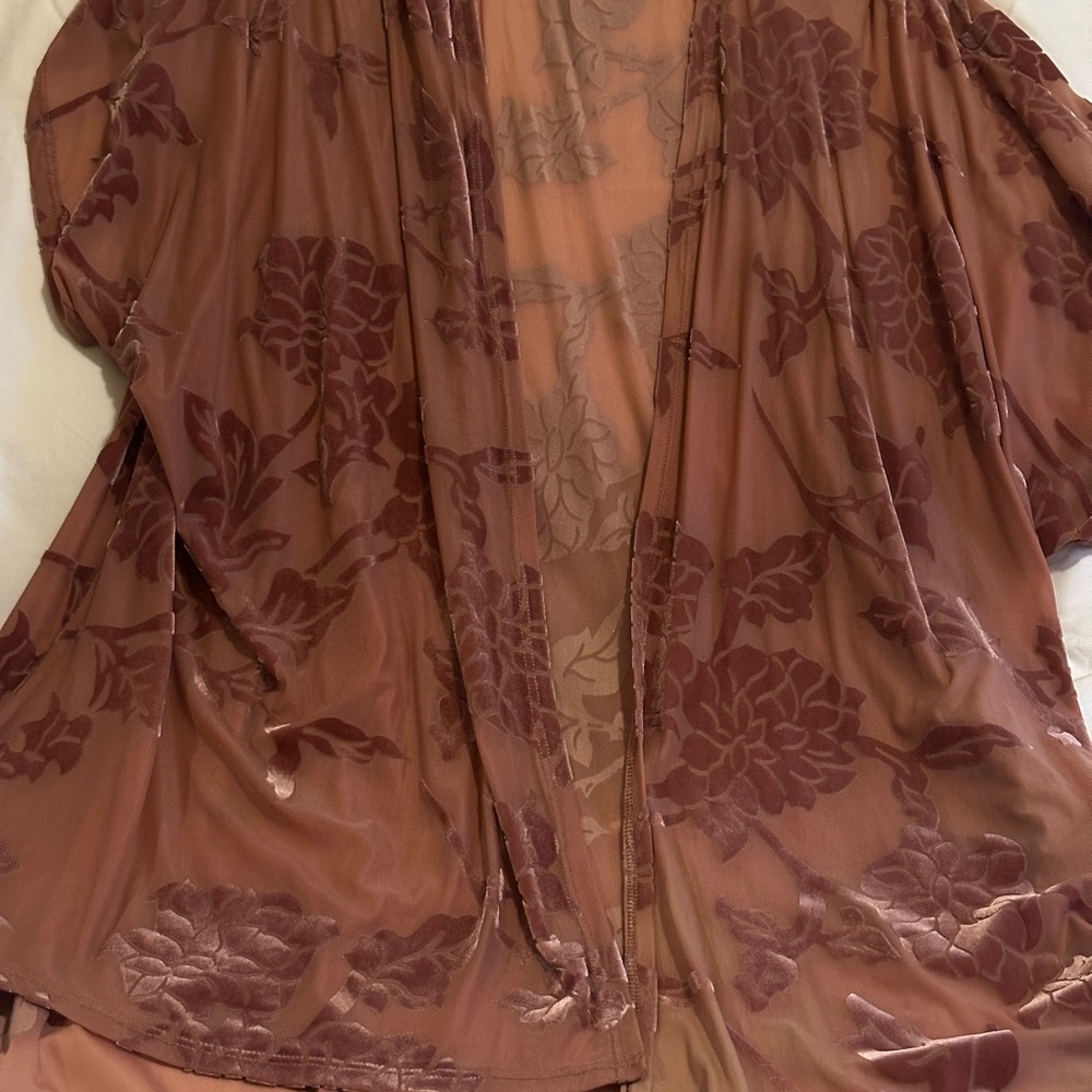 Boho Chic Torrid Mauve Dusty Rose Floral Kimono Shrug size 2 (16-18) Coverup - Picture 2 of 3